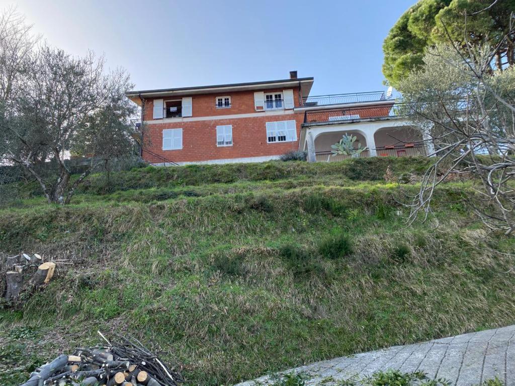 Casa Vacanza Villa Patrizia Follo Alto Extérieur photo